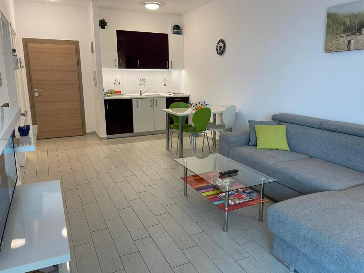De Silva Studio Zebra Apartment Mamaia