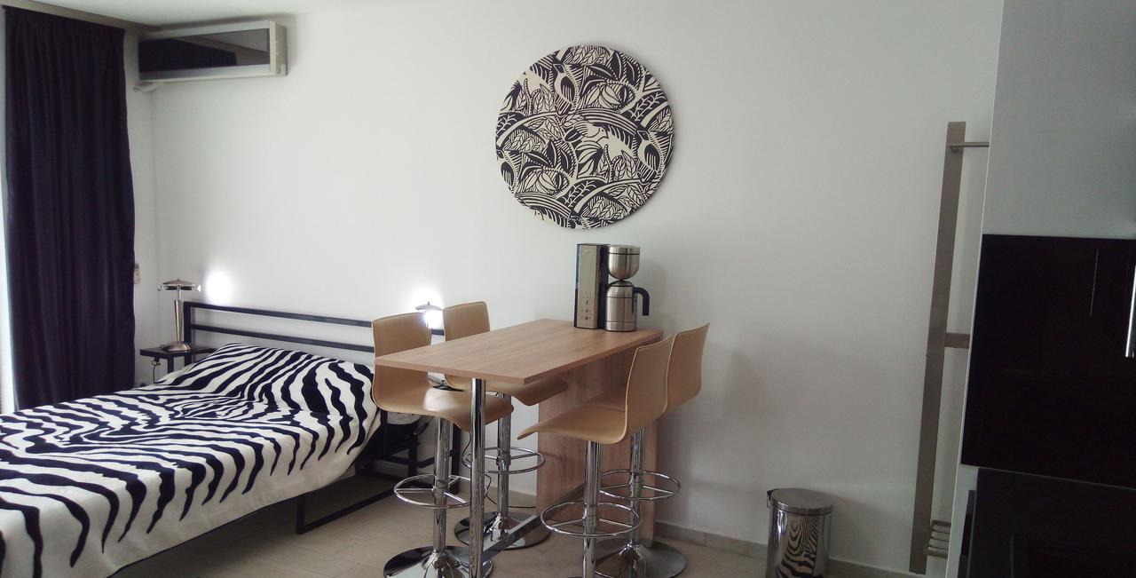 Apartment De Silva Studio Zebra Mamaia